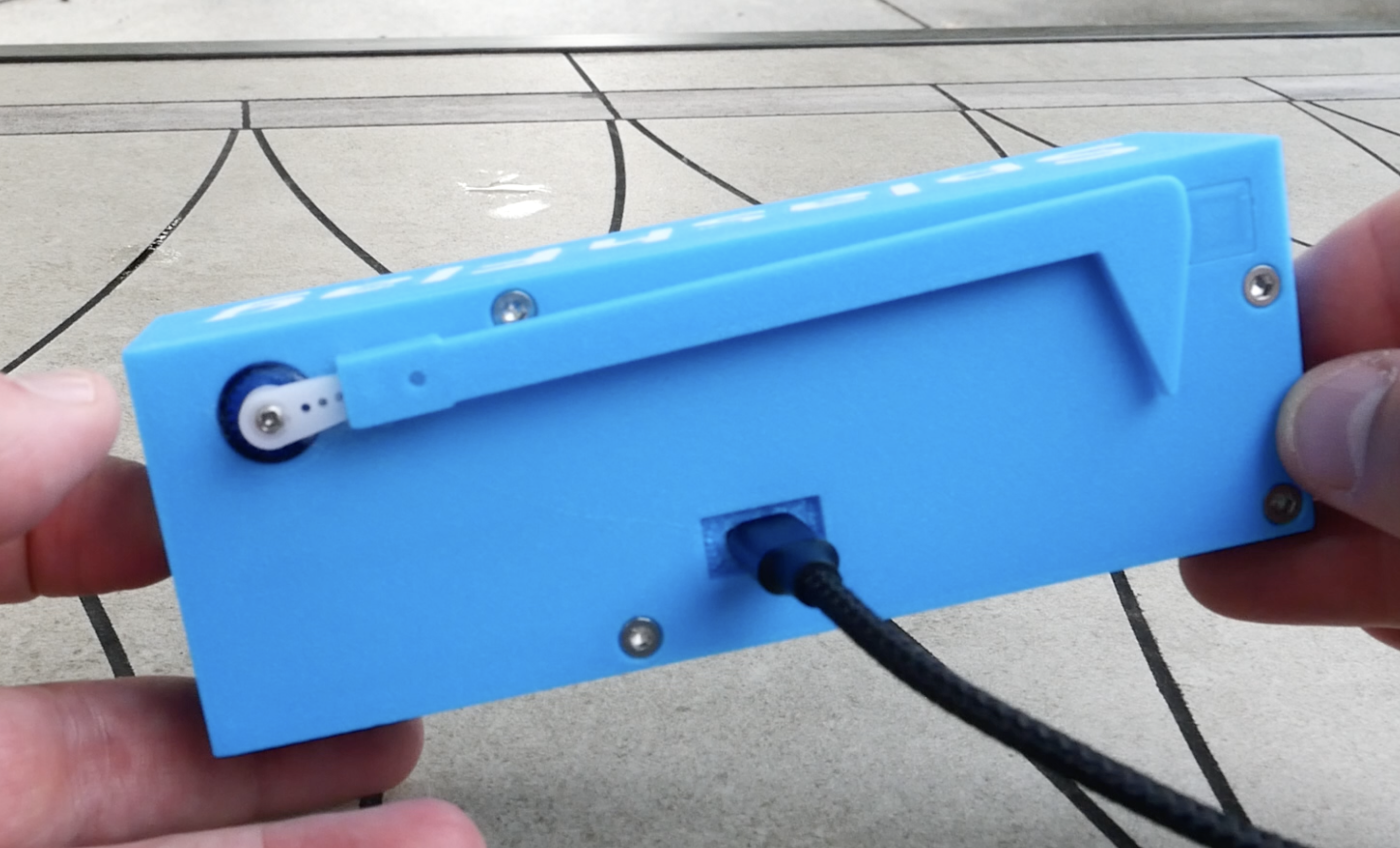The servo and plastic flag